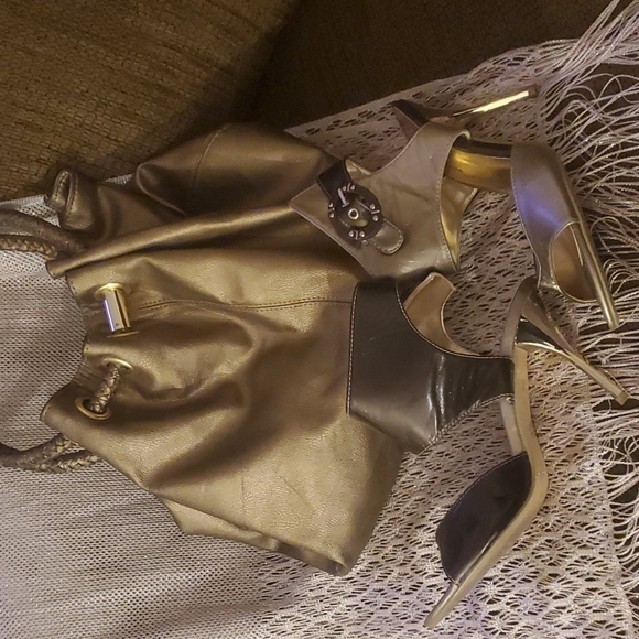 Golden bronze two- tone high heels - Picture 2 of 5